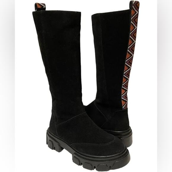 FARM Rio Women’s 6.5 Black Tall Suede Lug Sole Boots Embroidery NEW! - Picture 1 of 2